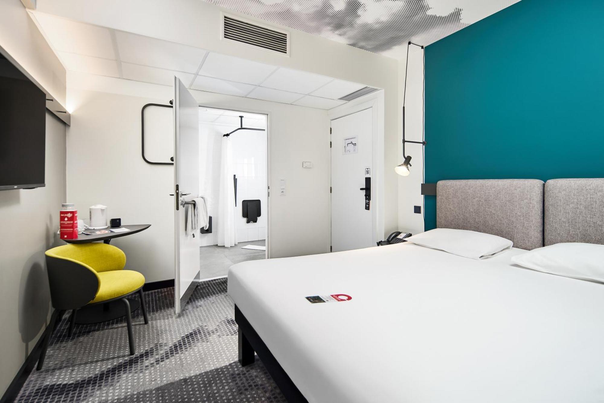 Ibis Wenceslas Square Hotel 3*